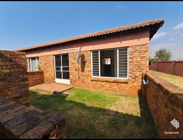 2 BEDROOM TOWNHOUSE TO LET IN VAALPARK